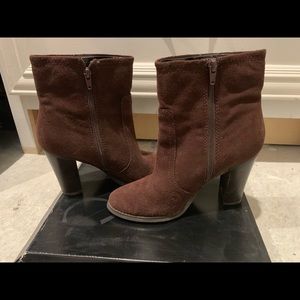 Carlos Santana Amarillo Brown Suede Booties 7.5